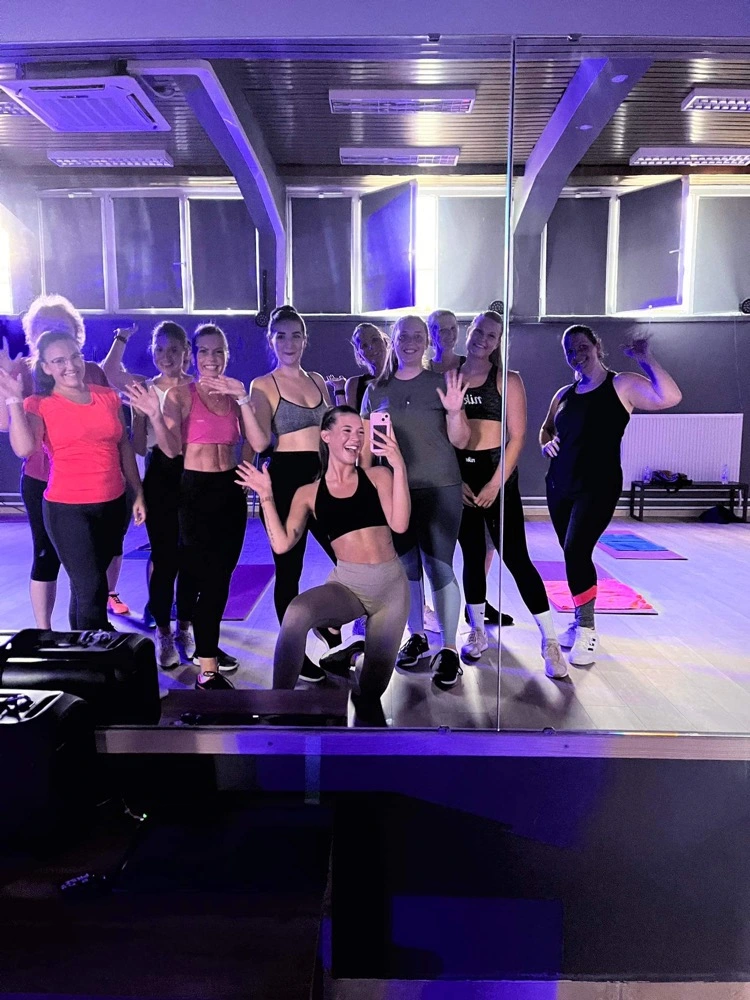Dance-Workout-csoportos-óra-Győrben